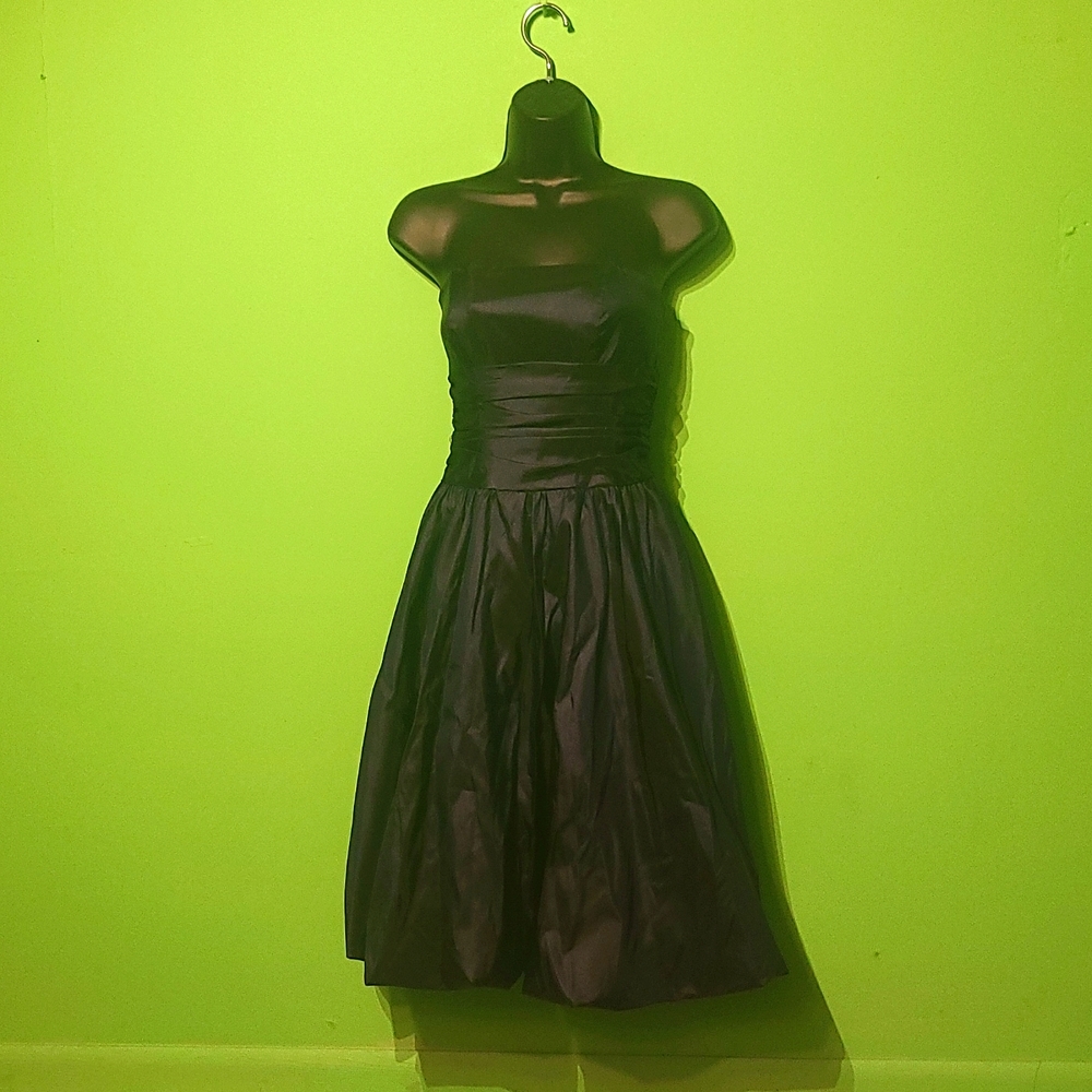 DAVIDS BRIDAL SIZE 2 BACKLESS STRAPLESS GOWN
